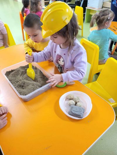 Археологически разкопки в пясъчник 3