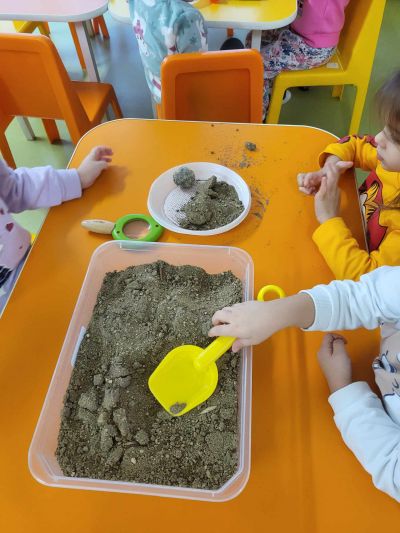 Археологически разкопки в пясъчник 6